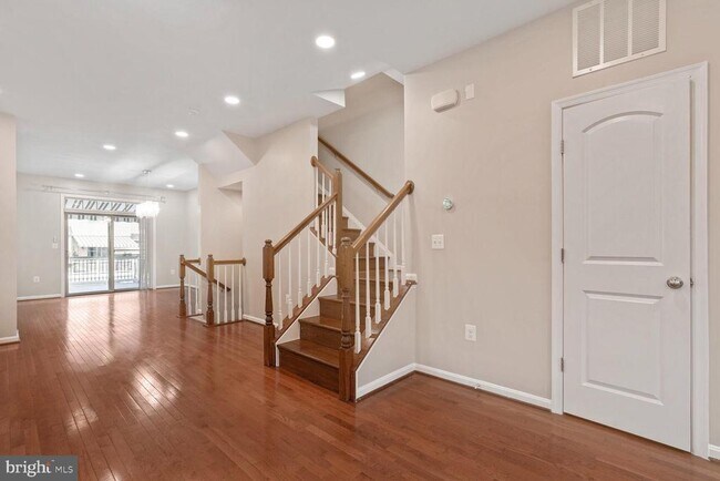 Building Photo - 102 Vista Knoll Dr