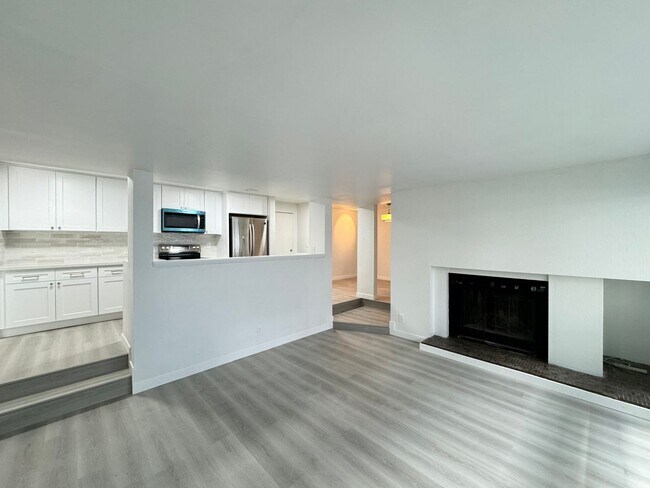 Building Photo - 3710 26th Pl W