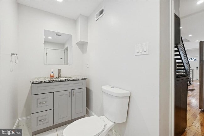 Building Photo - 2527 Ingersoll St