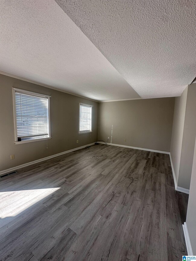 Building Photo - 839 Linbard Ln