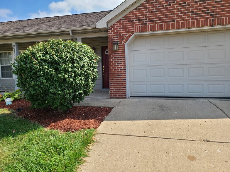 Front view - 2125 Fincastle Way