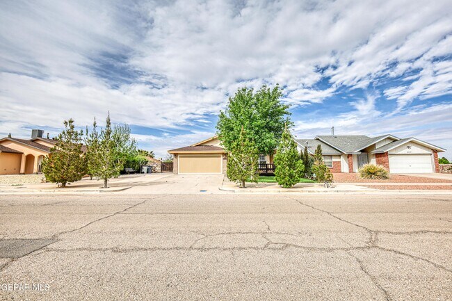 Building Photo - 5733 Saplinas Rd