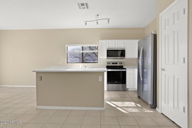 Building Photo - 9303 E Whitewing Dr