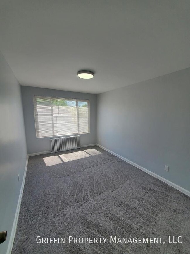 Building Photo - 4000 E. St. S.E-301