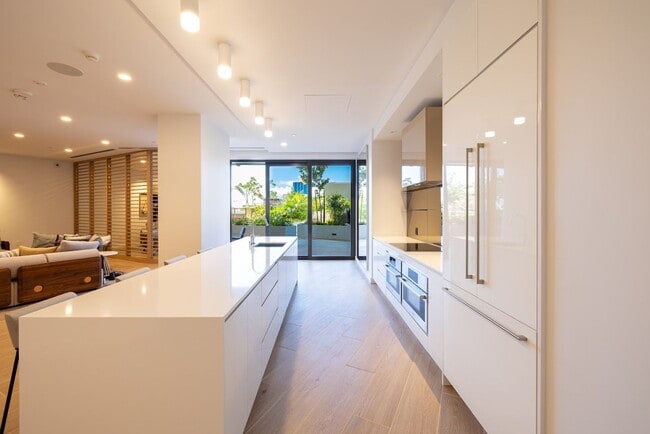 Building Photo - 2160