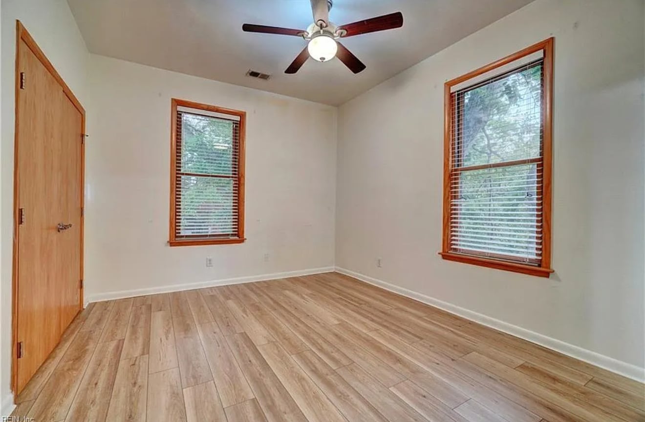 Primary bedroom - 520 W Olney Rd