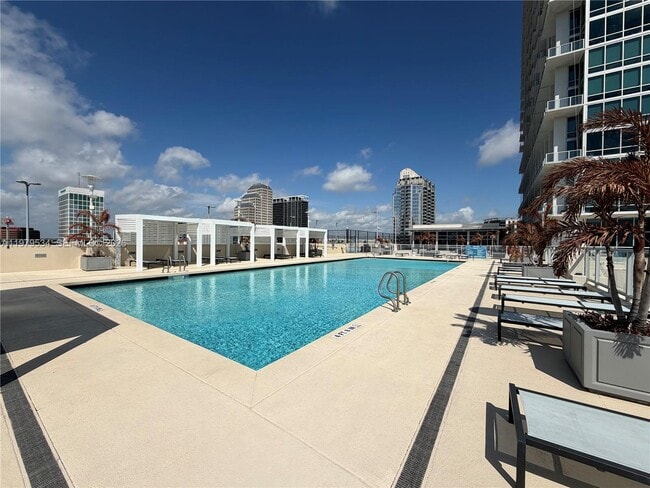 Building Photo - 150 E Robinson St