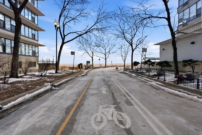 Building Photo - 5739 N Winthrop Ave