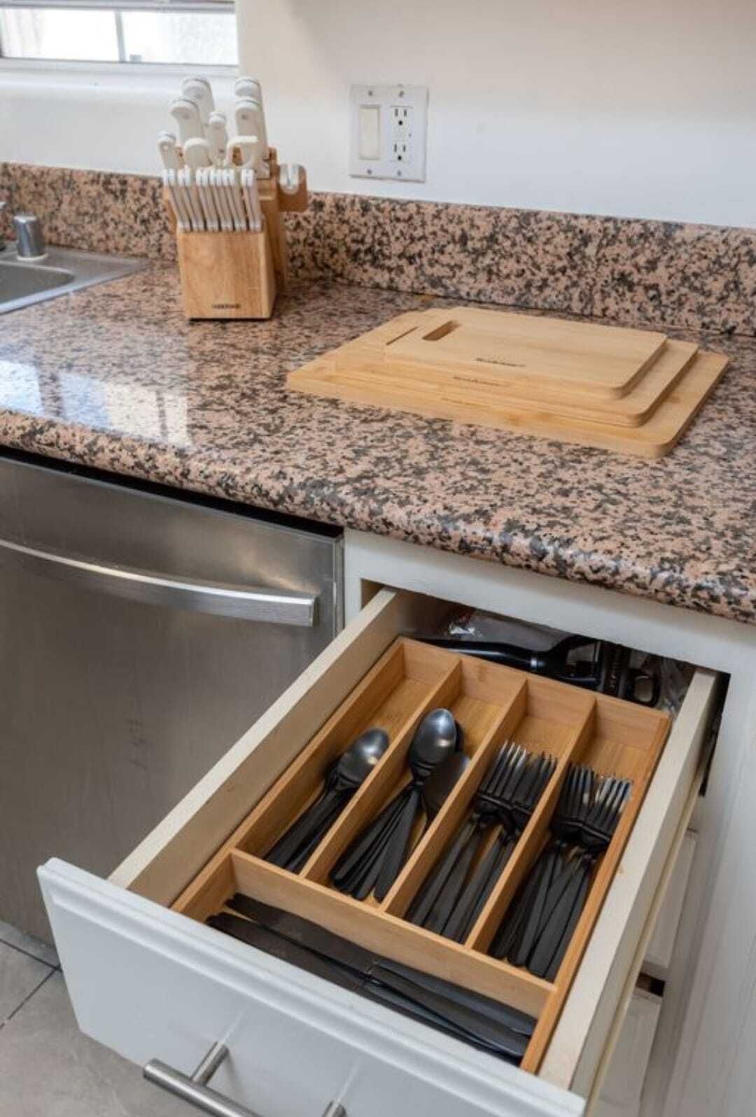 Building Photo - 525 N Orange Dr