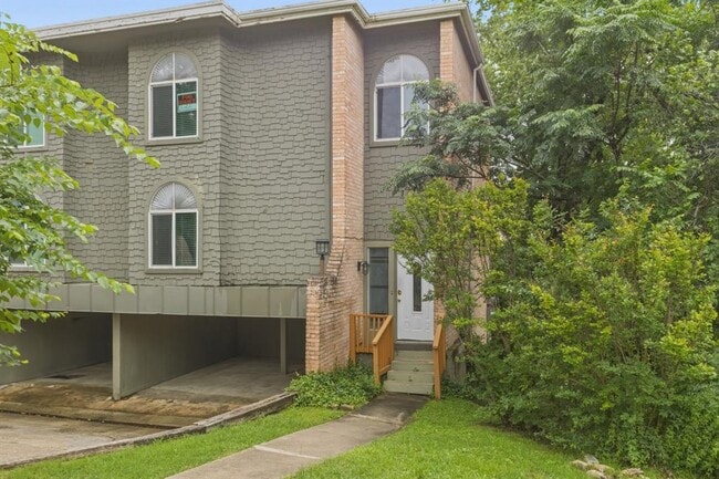 Building Photo - 6405 Chimney Creek Cir