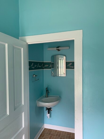 Building Photo - 107 Woodward St