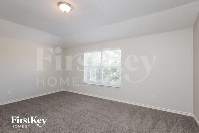 Building Photo - 2124 Twin Creek Ln