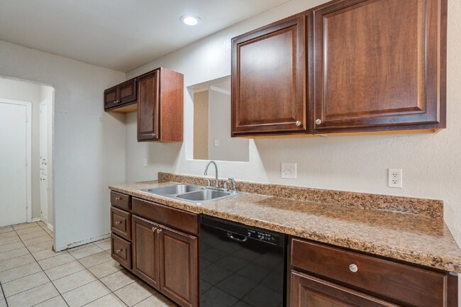 Building Photo - South Lubbock 4 bedroom 2 bath home