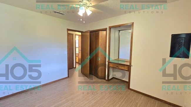 Building Photo - 3 Bed 2 Bath with ALL the Amenities!