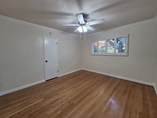 Building Photo - Charming One Bedroom, One Bath Unfurnished Apartment