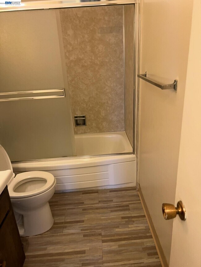 Building Photo - 954 F St