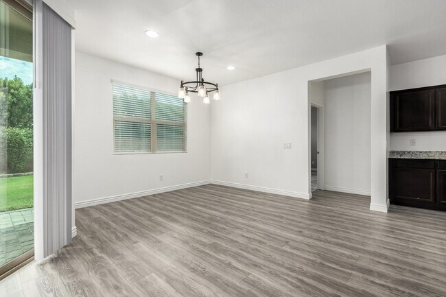 Building Photo - 1035 Carlsbad Dr