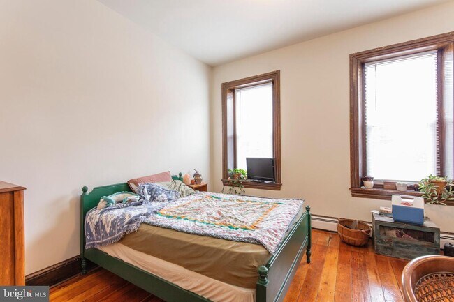 Building Photo - 423 E Philadelphia Ave