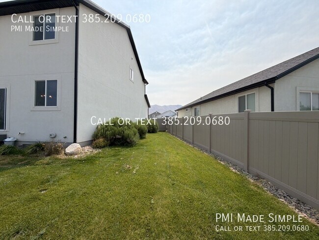 Building Photo - 3621 Sparrow Ln