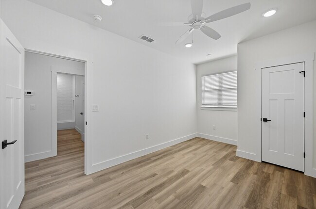 Building Photo - Brand New Custom 3 bedroom home in Granbury!