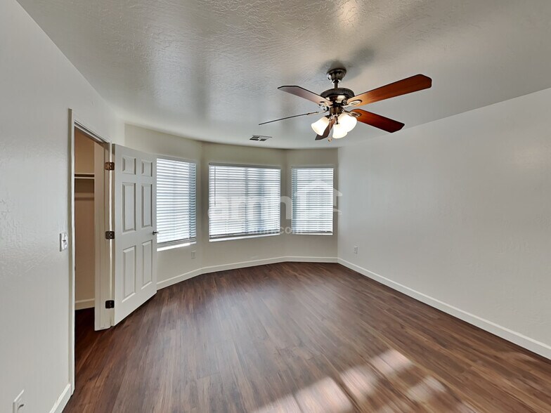 Building Photo - 2315 S Ananea