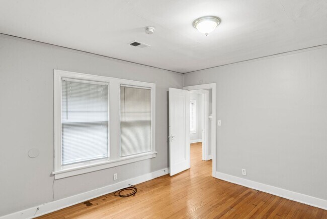 Building Photo - 5341 Holmes St