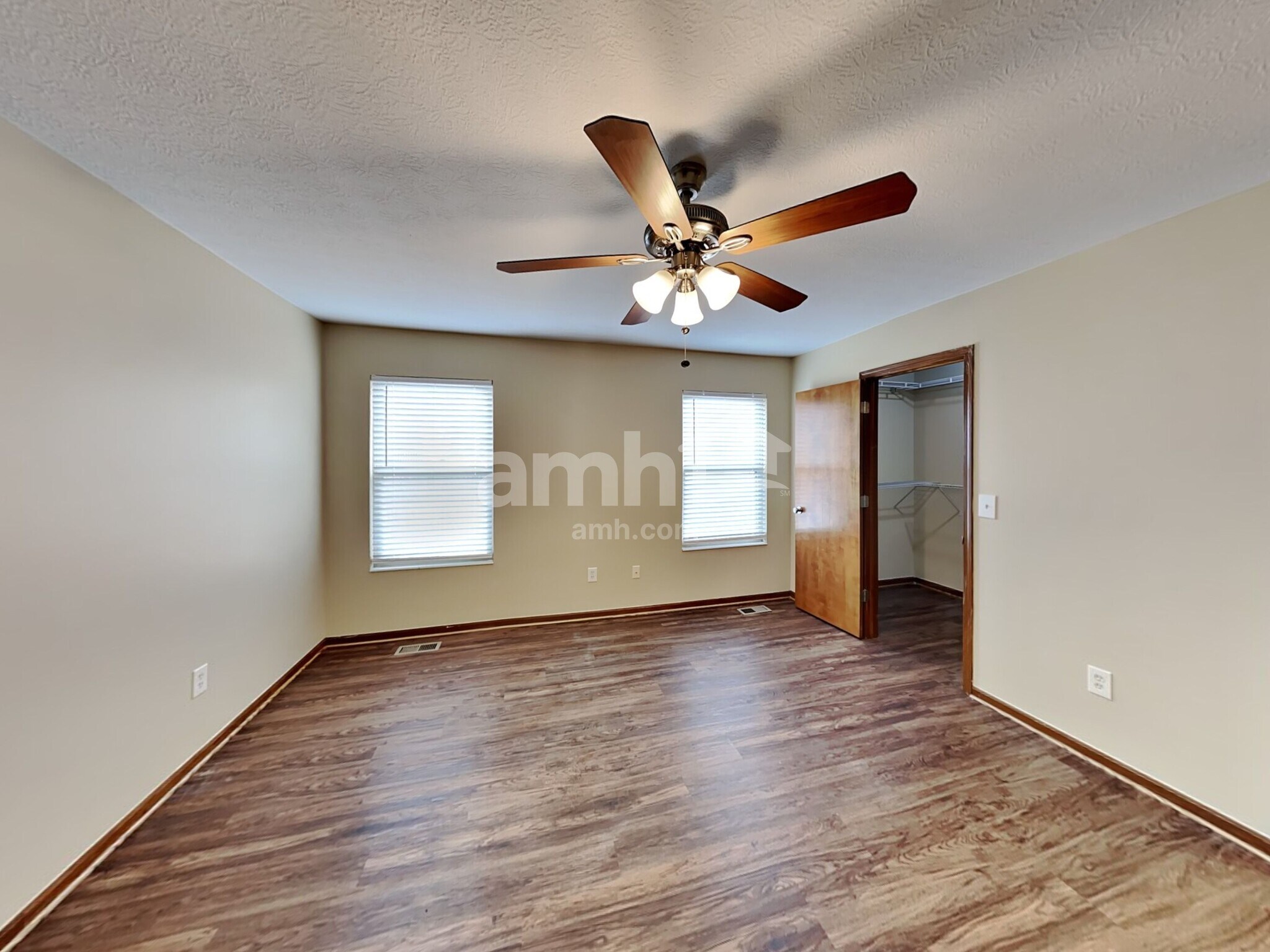 Building Photo - 5923 Aquamarine Dr