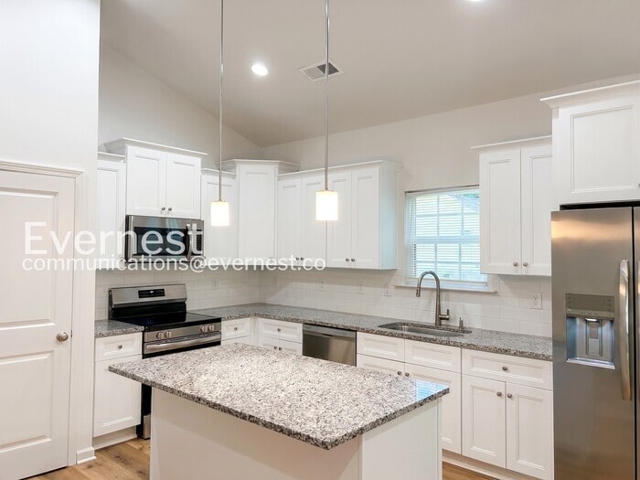 Building Photo - 2126 2nd St
