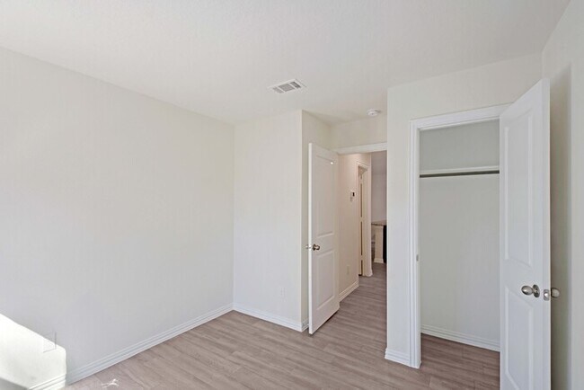 Building Photo - 26035 Stillbrook Ln