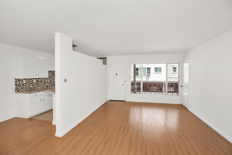 Building Photo - 7566 Romaine St