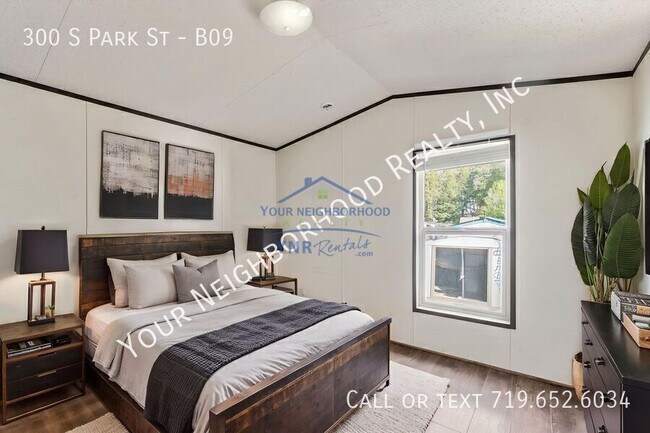 Building Photo - 300 S Park St