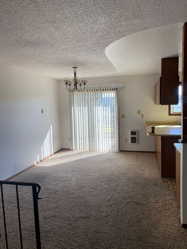 Building Photo - 2030-2040 NW Friel Street