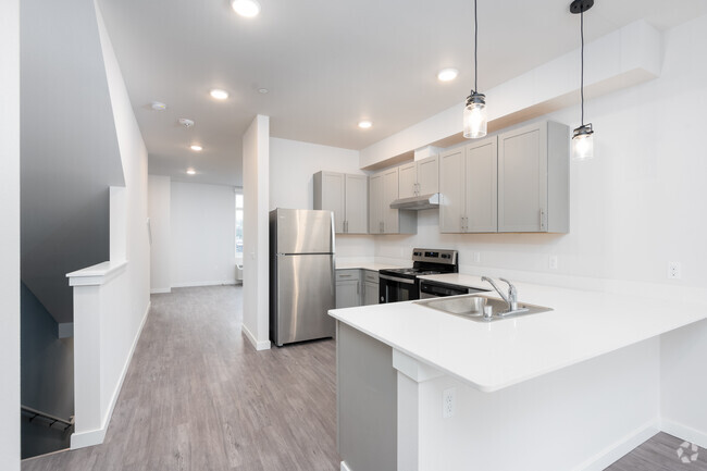 3BD, 3.5BA - 1,325-1,347SF (End Unit) - Westman Mills Townhome & Apartments