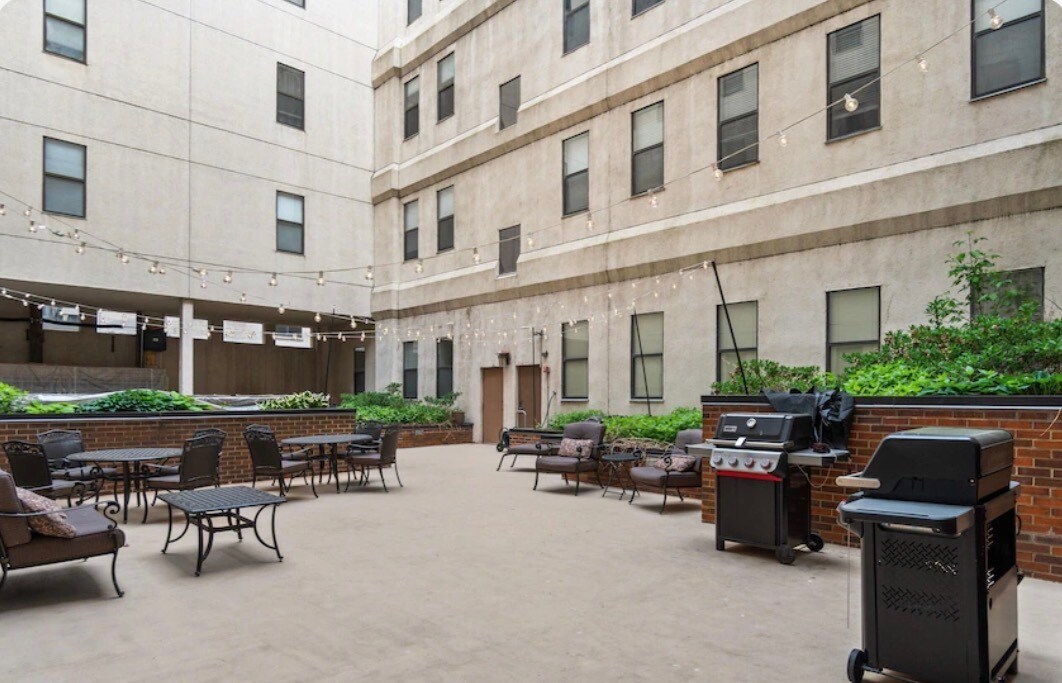 Building Photo - 234 N Broadway