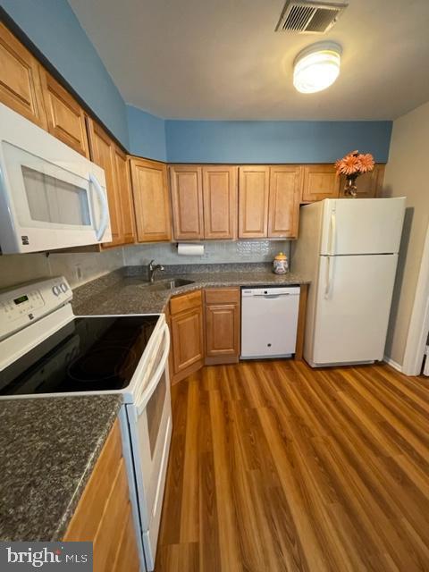 Building Photo - 1598 Nixon Dr