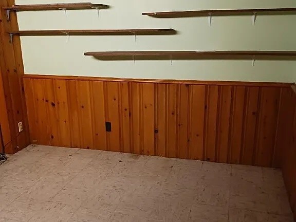 Den - this space has not been included the 1572 sq ft total - 58 Oakwood Dr