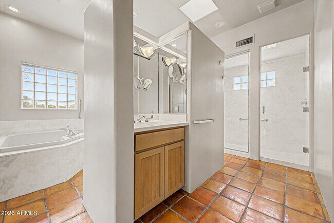Building Photo - 9202 E Rimrock Dr