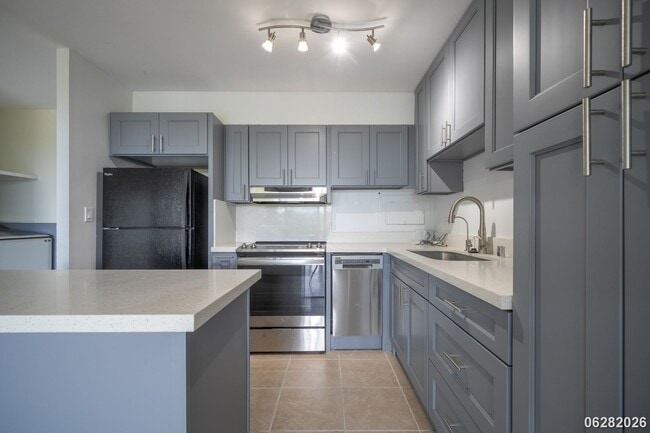 Building Photo - $2,250 / 1br - 1 BED 1 BATH CONDO IN KEMO'O BY THE LAKE