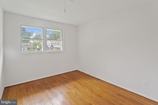Building Photo - 7106 Jayhawk St