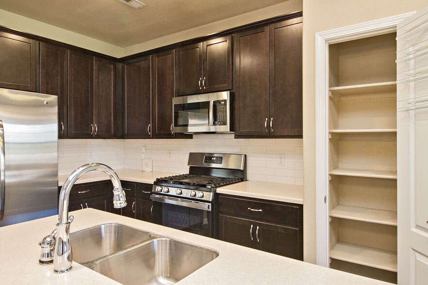 Building Photo - 1728 Portland Gold Dr