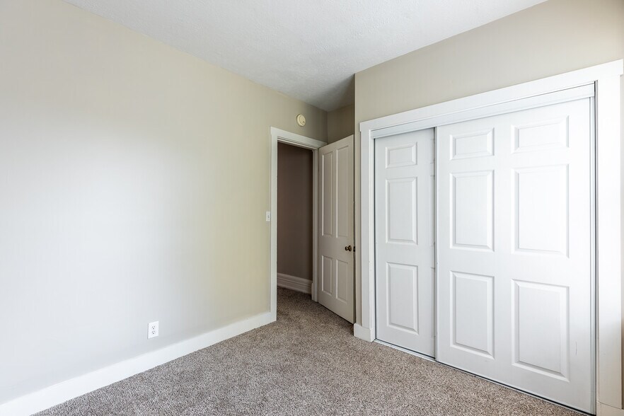 Building Photo - 1949 Hudson Ave