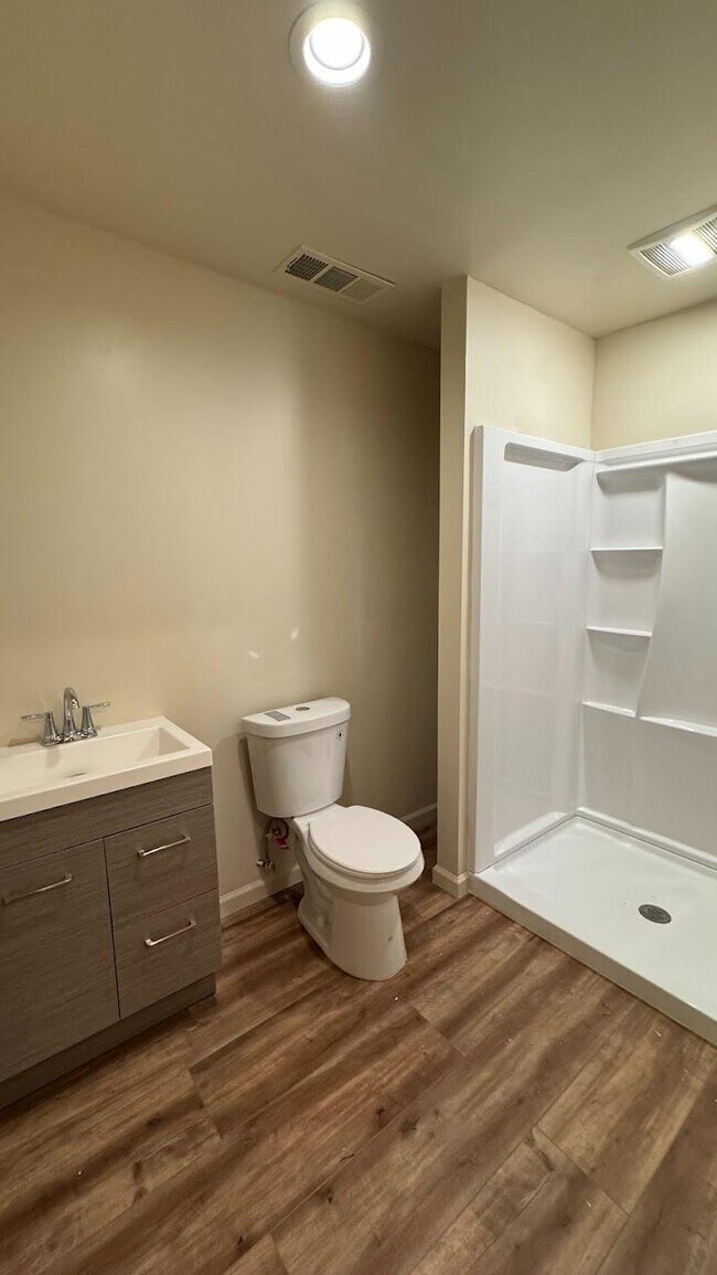 Building Photo - 493 N Alta Ave