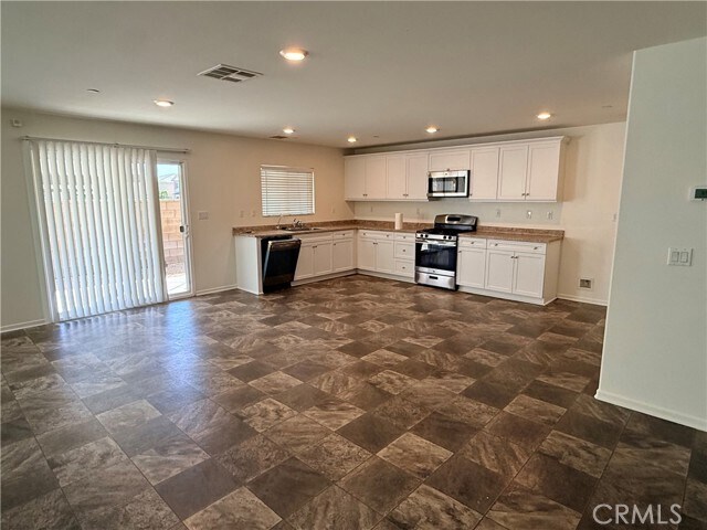 Building Photo - 16931 Montgomery Ave