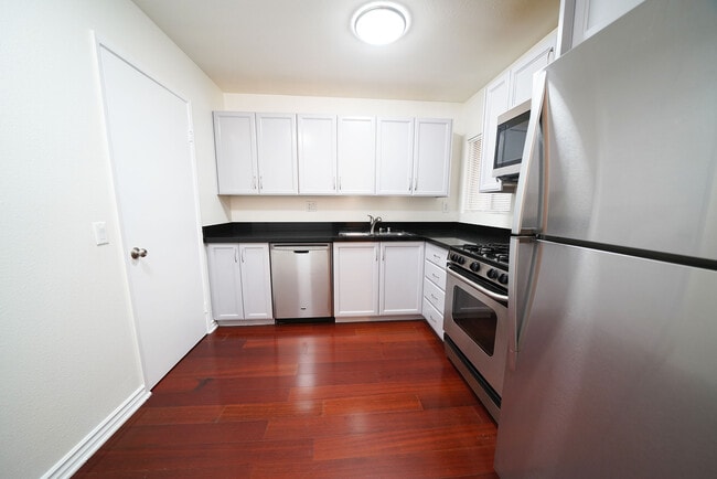 Building Photo - 18350 Hatteras St