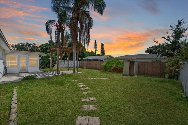 Building Photo - 2127 Scotland Dr