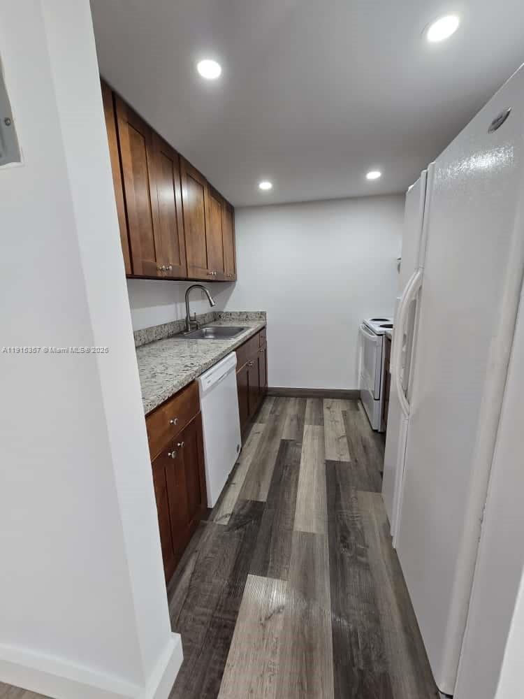 Building Photo - 1673 Bay Rd