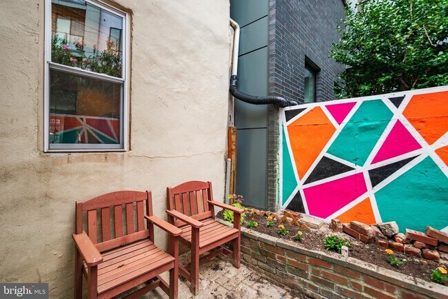 Building Photo - 211 W Stiles St