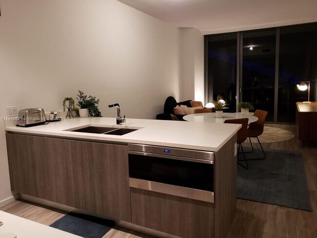 Building Photo - 801 S Miami Ave