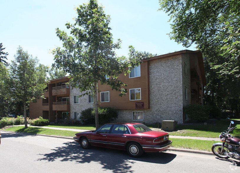 Primary Photo - Brackett's Place Apartments