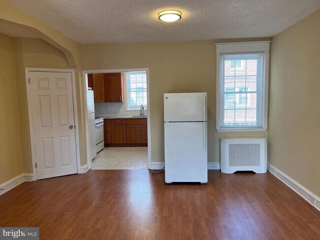 Building Photo - 1323 Gilham St